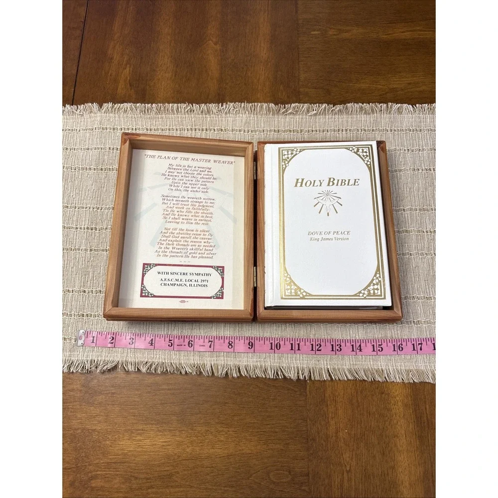 🔥 Vintage • Cedar Box Wooden Storage Case With Holy Bible • King James Version